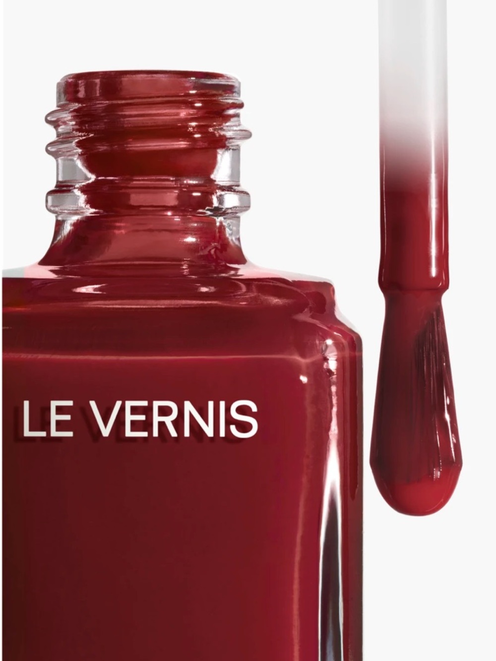 Chanel Beaute Le Vernis CHANEL Longwear Nail Color 431 INCONTOURNABLE Garnet red
